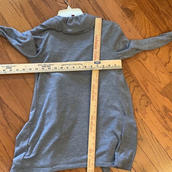 Silvergate Small cardigan w/unique open front gray ruffled/ruched - Picture 6 of 7